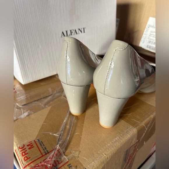 Alfanu  taupe heels like new with no box - Picture 2 of 4